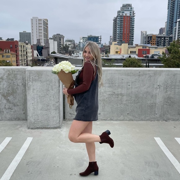 Meet your Posher, Olivia - Picture 1 of 5